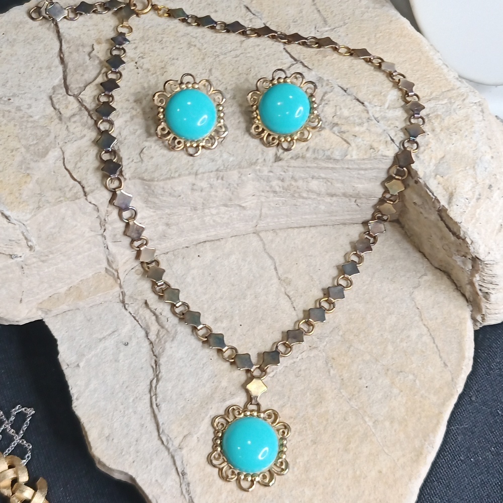 Vintage Turquoise Set Jewelry Necklace and Earrings